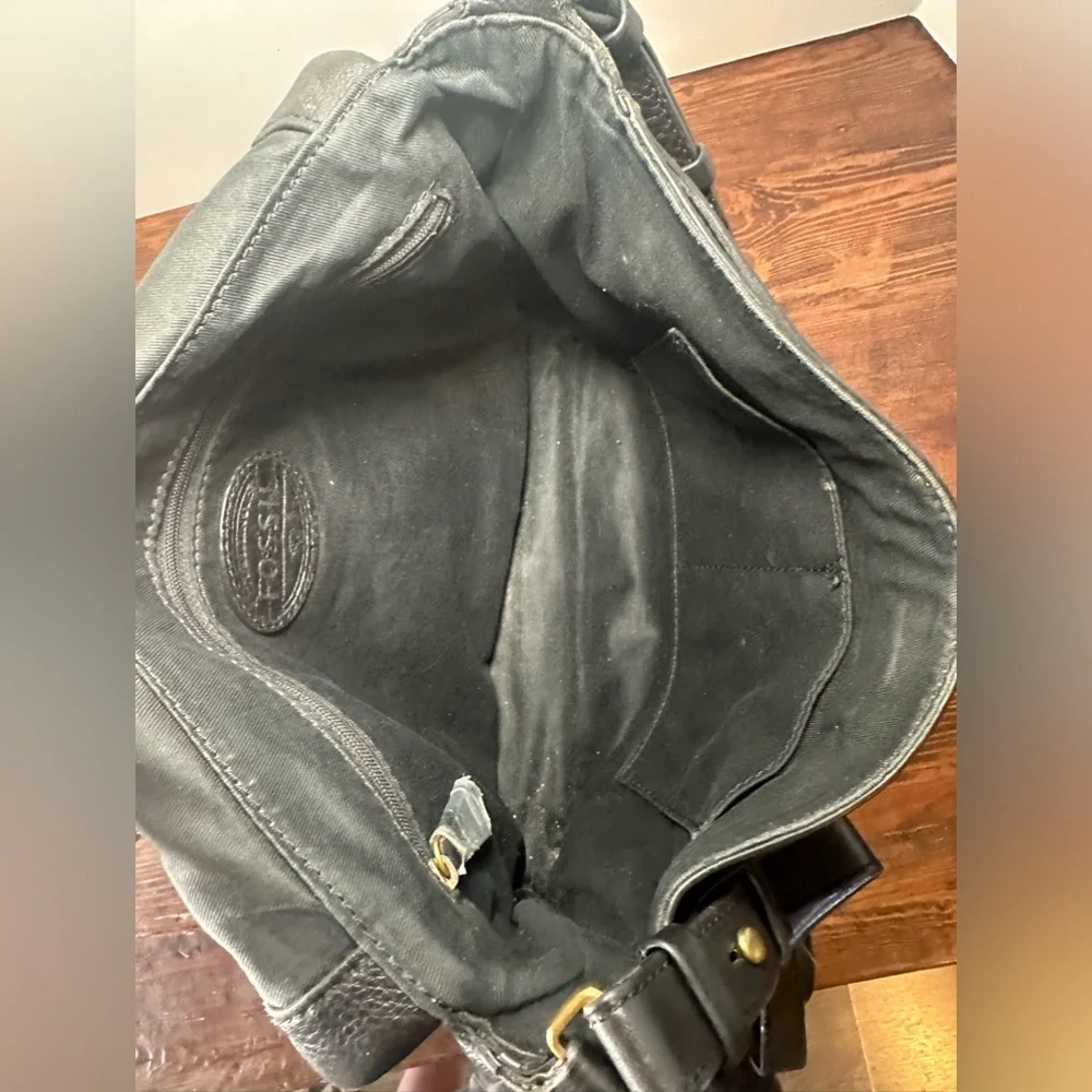 Fossil Vintage Shoulder Bag Black Leather Long Shoulder Strap Pockets Expandable